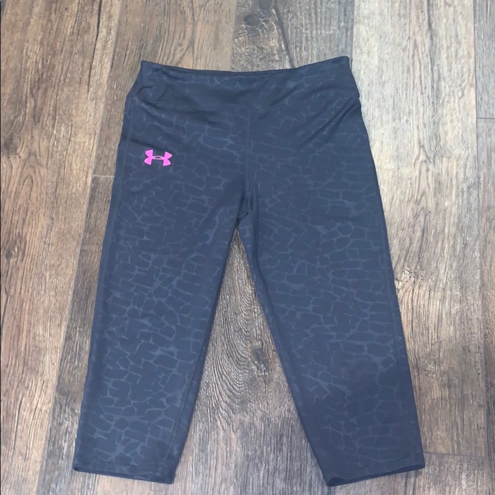 Under armour fitted athletic capri grey leggings.